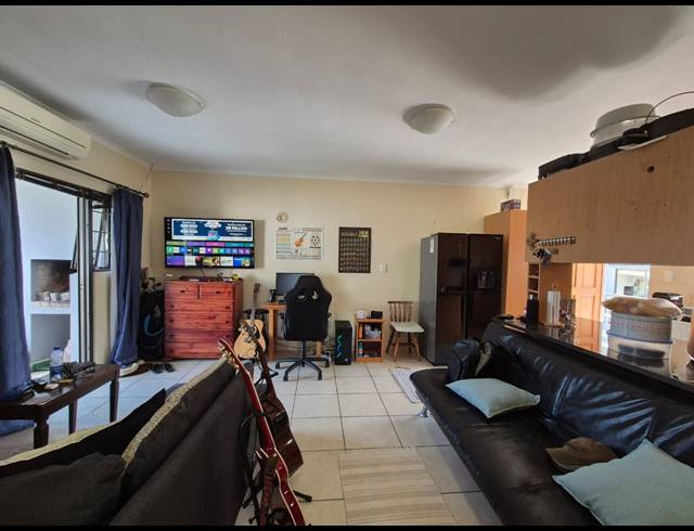 2 BEDROOM APARTMENT FOR SALE IN HARTENBOS CENTRAL